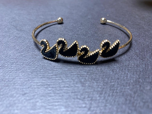 Black Elegance Of Swan | Bracelet